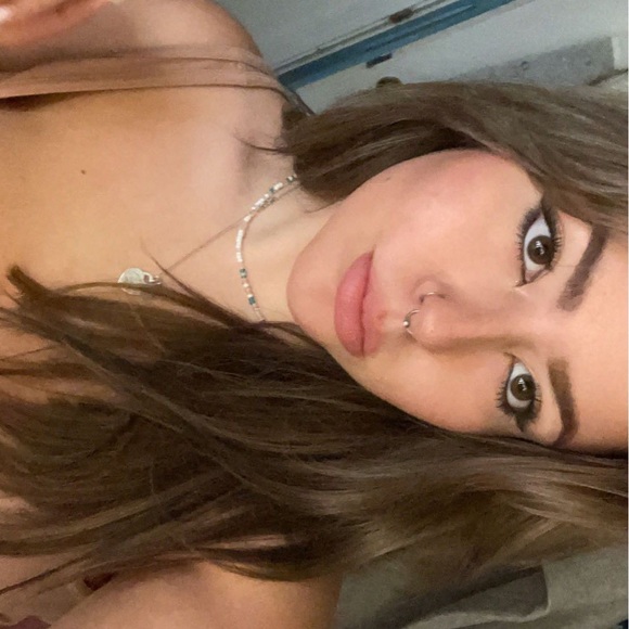 Meet your Posher, Gia - Picture 1 of 1